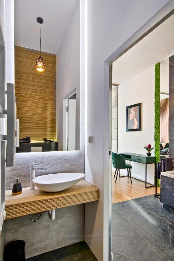 Apartament Czarny Z Jacuzzi Krasków Exterior foto