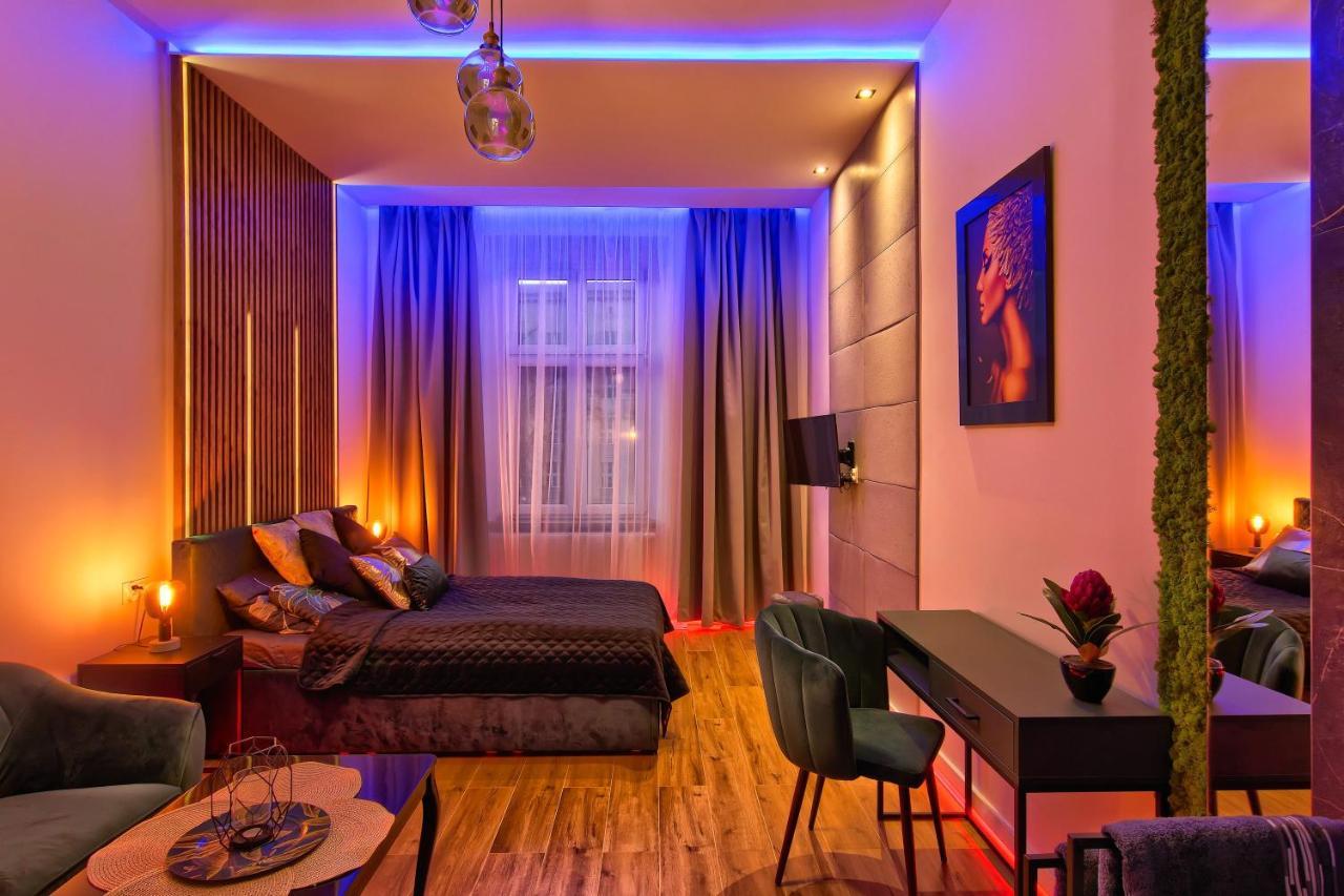 Apartament Czarny Z Jacuzzi Krasków Exterior foto
