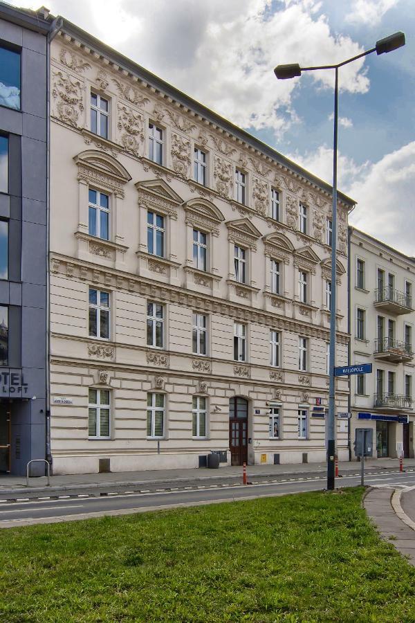 Apartament Czarny Z Jacuzzi Krasków Exterior foto